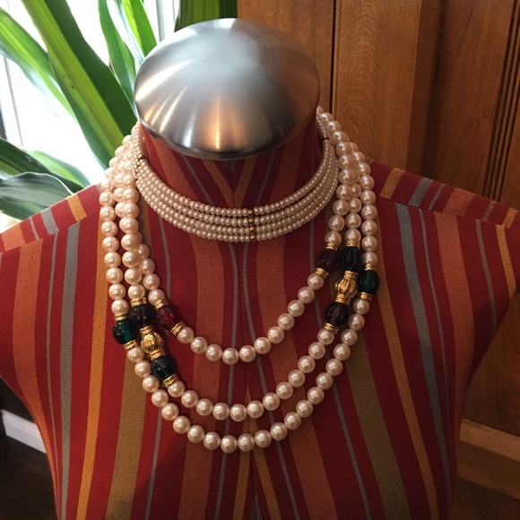 Timeless pearl choker with gold 5 gold spacers. - Picture 6 of 8